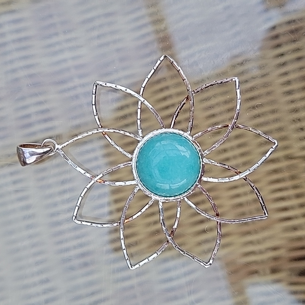 Sterling silver vintage  pendant with turquoise stone
